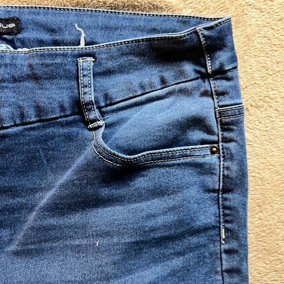 Poured in Blue Women 12 Denim Blue 2 Button Fly Stretch Rolled Cuffed Ankle (R) - Picture 4 of 11